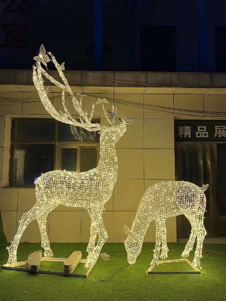 不锈钢五花一果雕塑